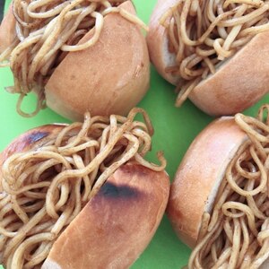 ハロウィンにも☆おうちで焼きそばパン